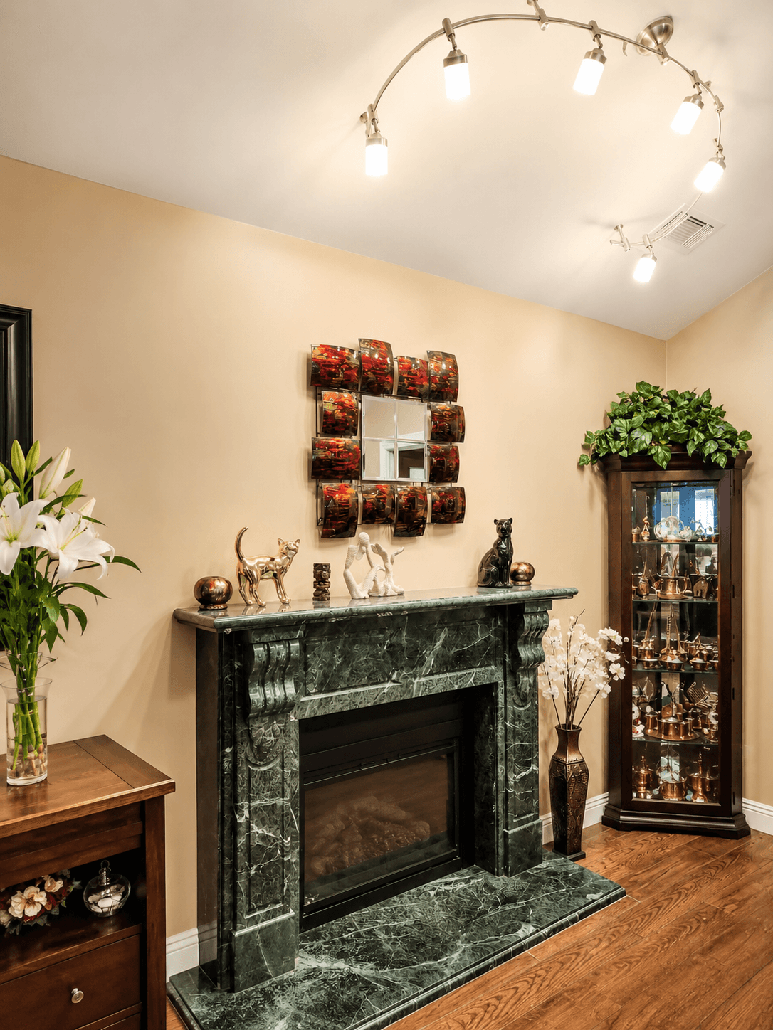 Decorated interior entrance at The Oaks at Garfield Carmichael CA
