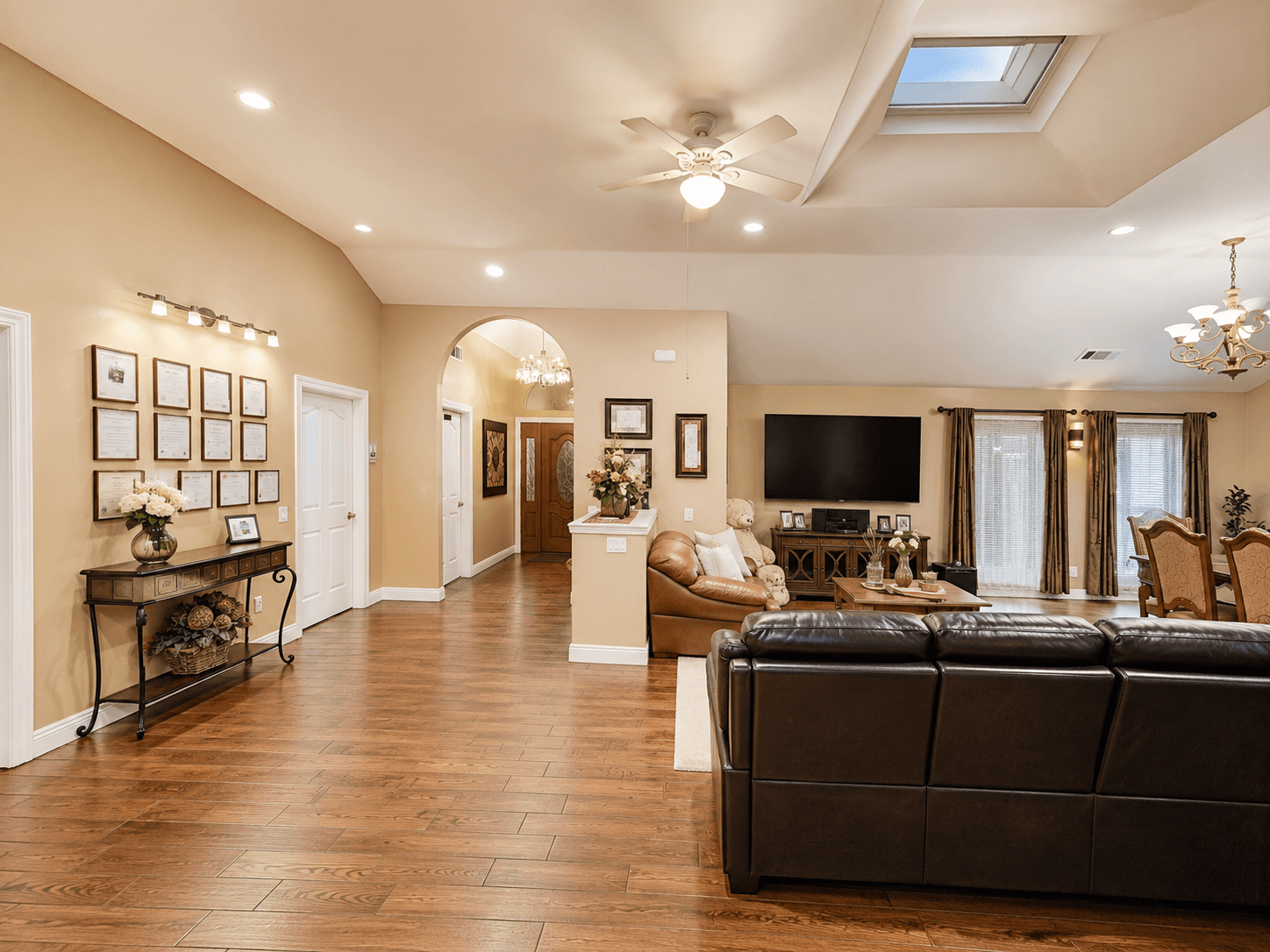 Comfortable living room at The Oaks at Garfield senior community